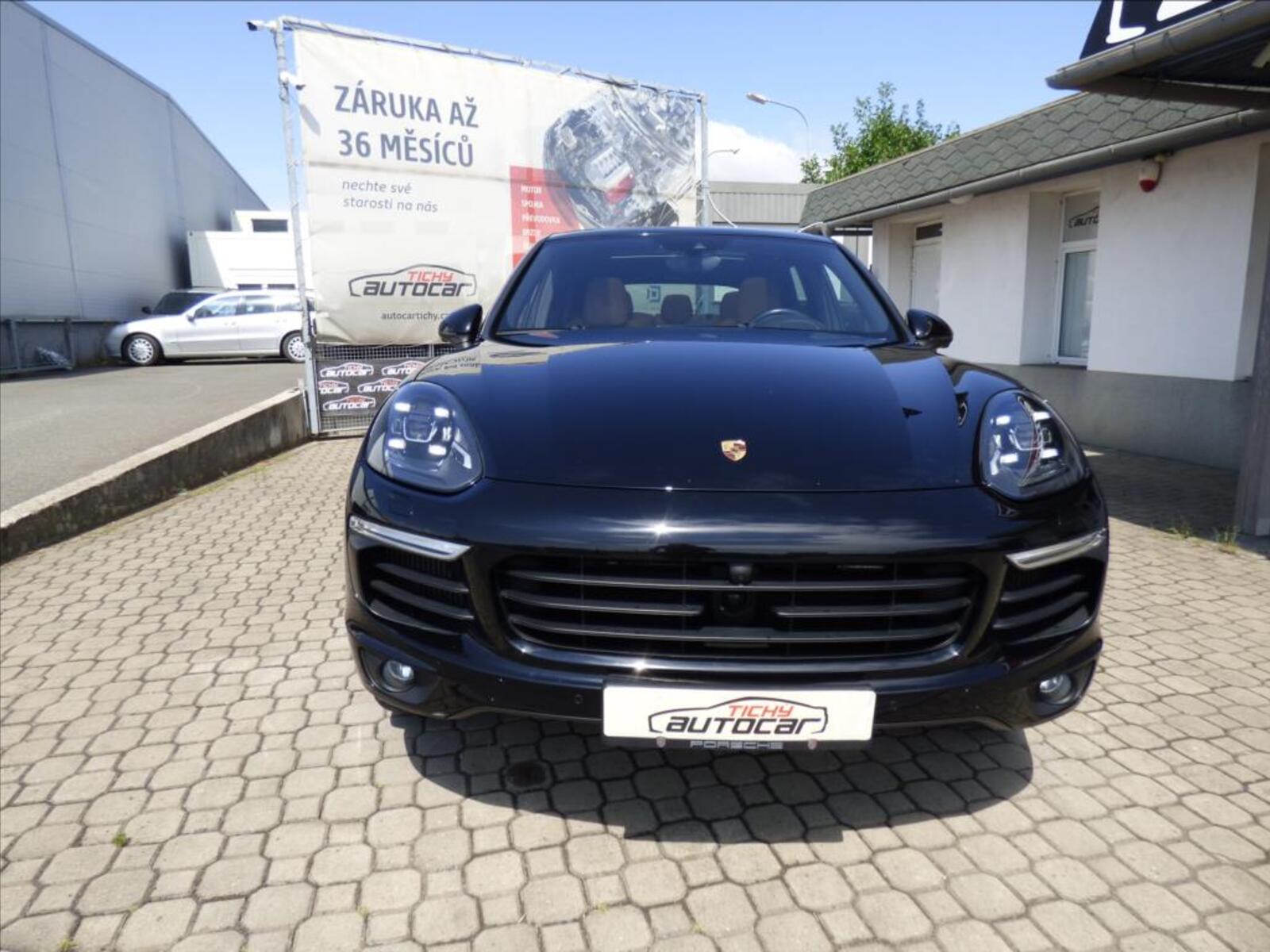 Porsche Cayenne 8