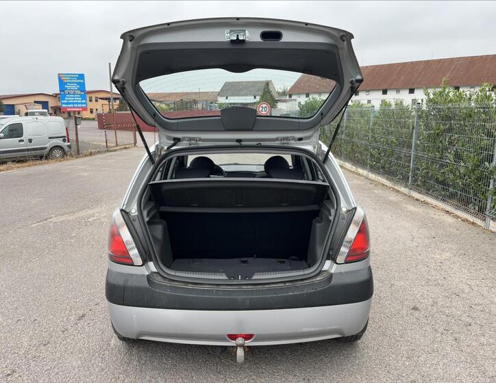 KIA Rio 27