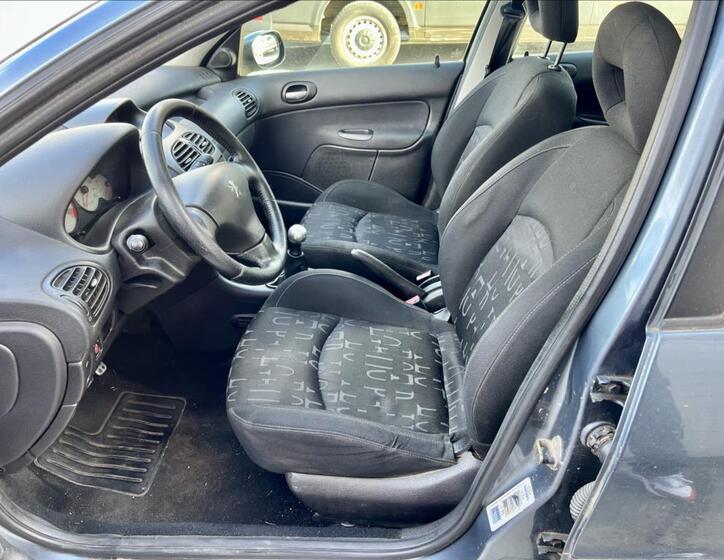 Peugeot 206 11