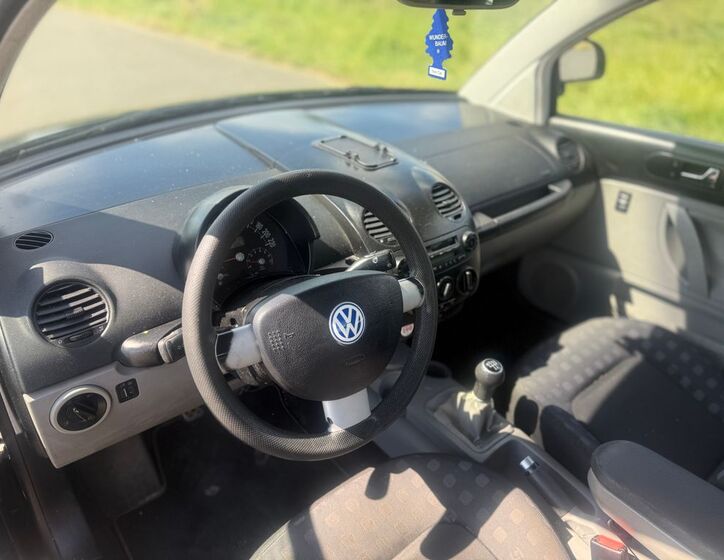 Volkswagen New Beetle 9
