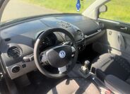 Volkswagen New Beetle 9