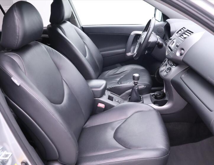 Toyota RAV4 12