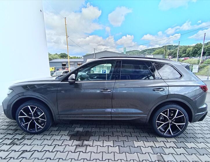 Volkswagen Touareg 3