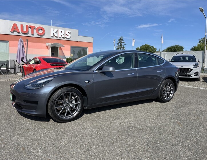 Tesla Model 3 11
