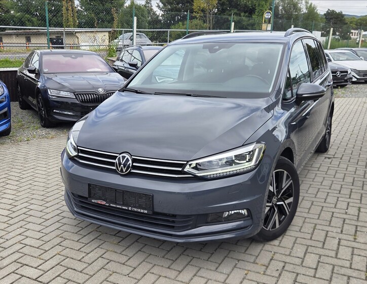 Volkswagen Touran 1