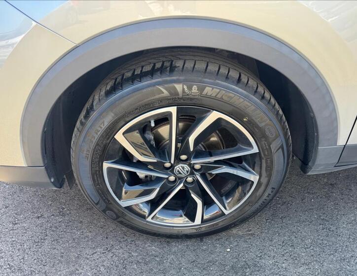 MG ZS 30