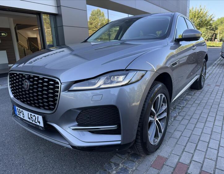 Jaguar F-Pace 2