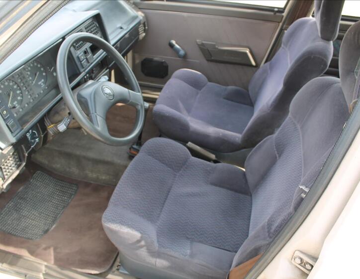Škoda Favorit 9