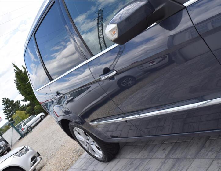 Ford Galaxy 9