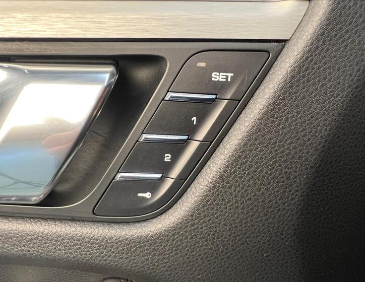 Porsche Macan 20