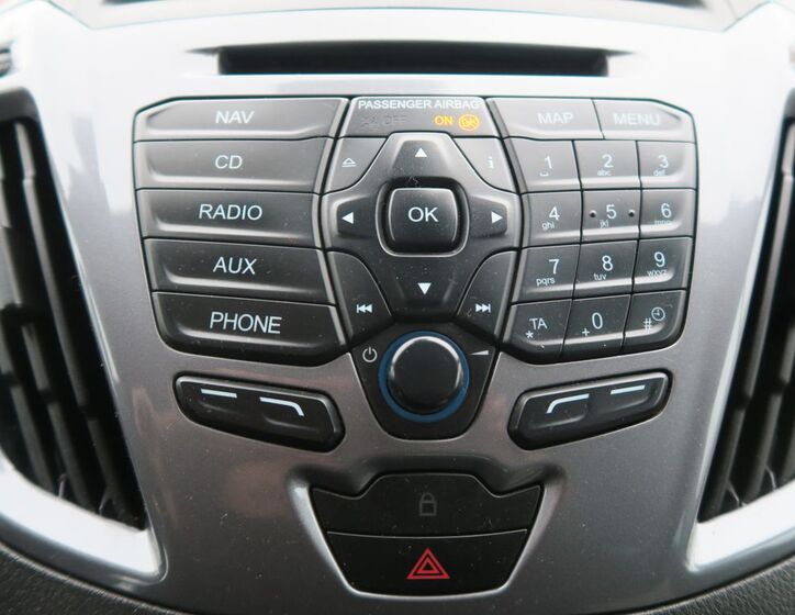 Ford Tourneo Custom 19