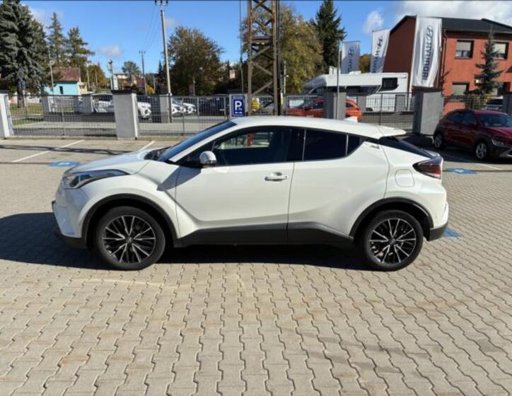 Toyota C-HR 4