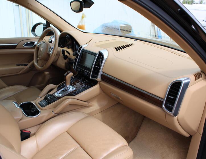 Porsche Cayenne 8