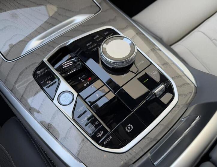 BMW X7 12