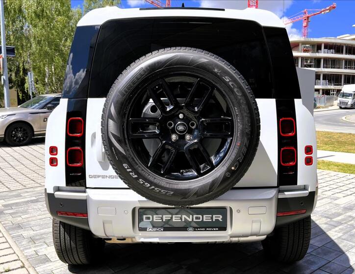 Land Rover Defender 5