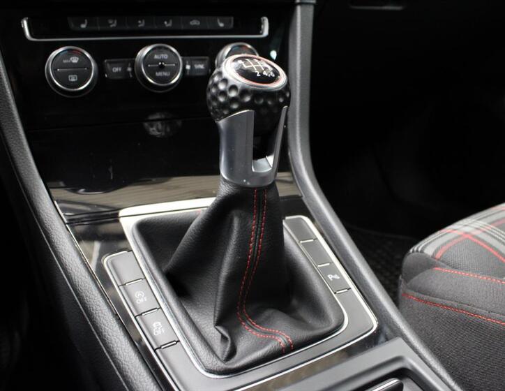 Volkswagen Golf 27