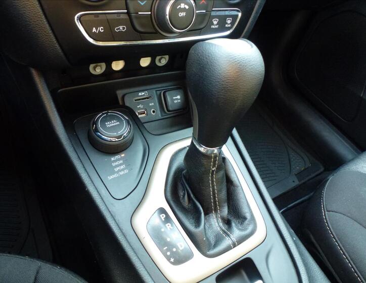 Jeep Cherokee 32