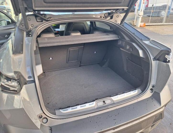 Peugeot 408 6