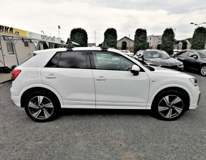 Audi Q2 8