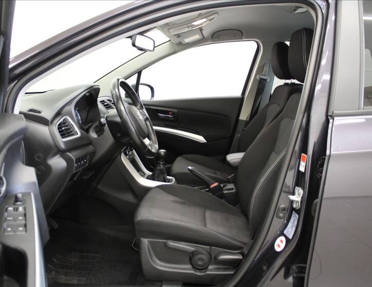 Suzuki SX4 S-Cross 6