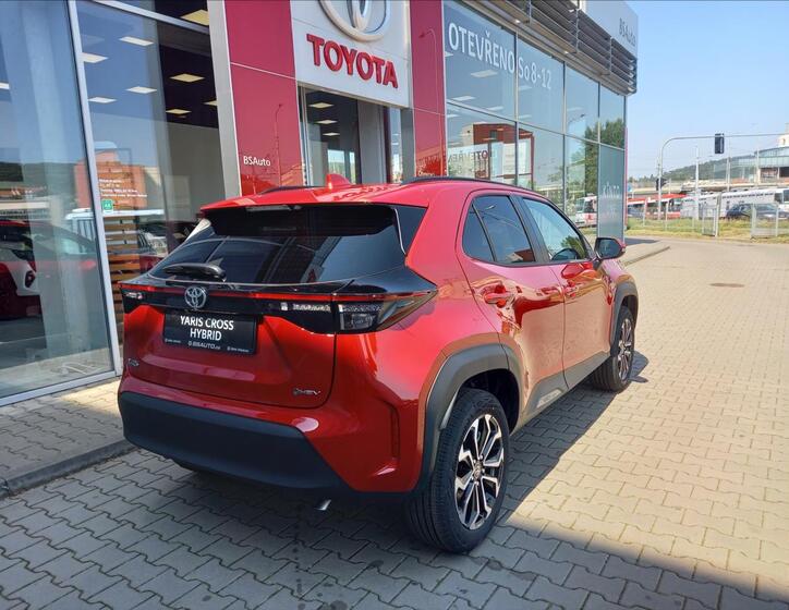 Toyota Yaris Cross 4