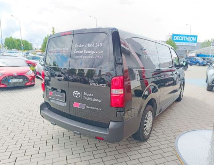 Toyota ProAce 9