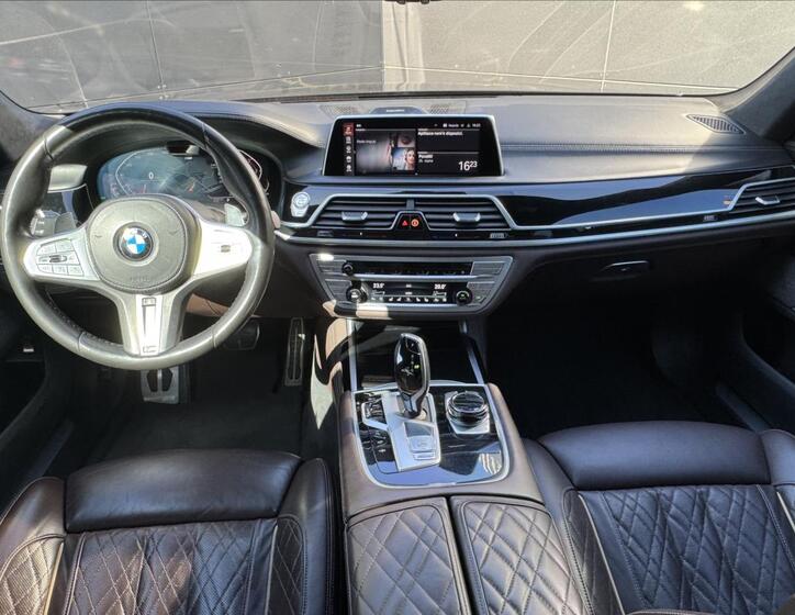 BMW Řada 7 13