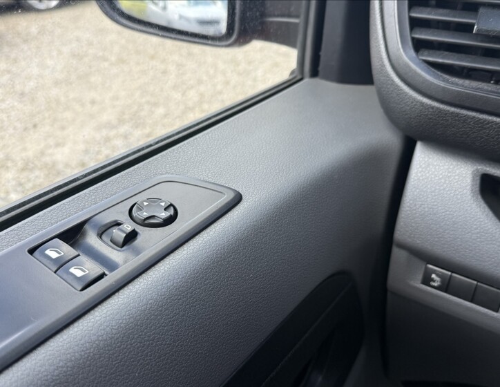 Peugeot Traveller 16