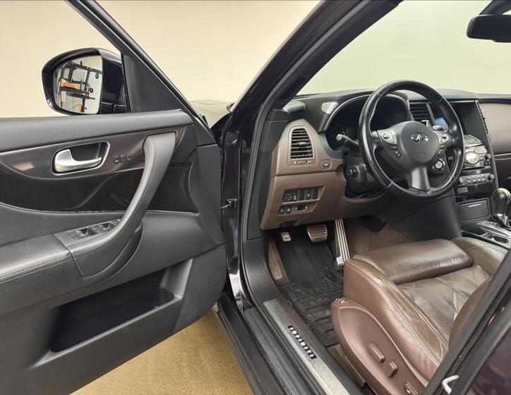 Infiniti FX30 32