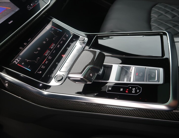 Audi Q8 26