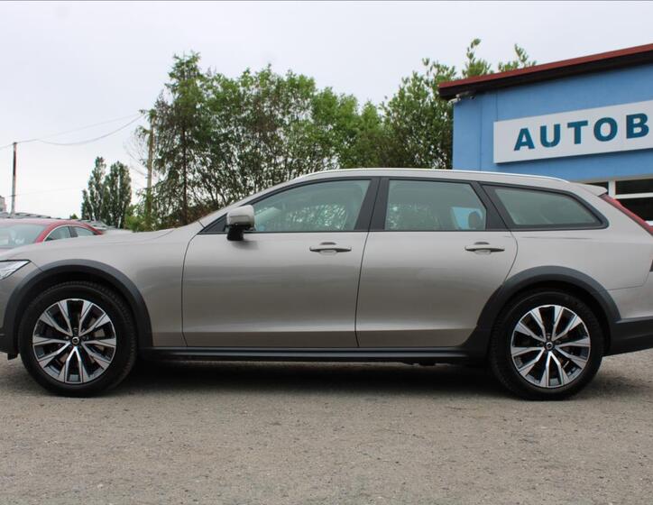 Volvo V90 8