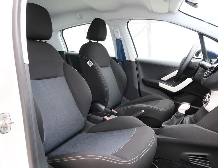 Peugeot 208 21