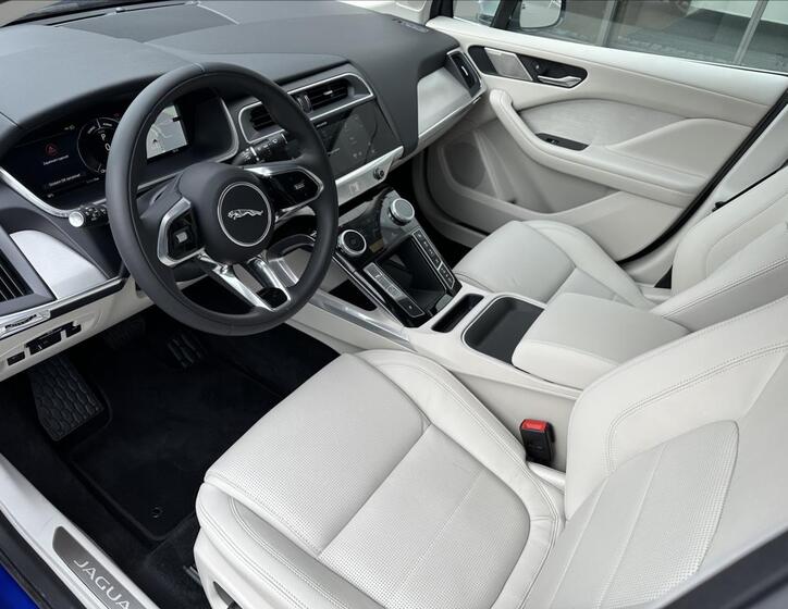 Jaguar I-Pace 11