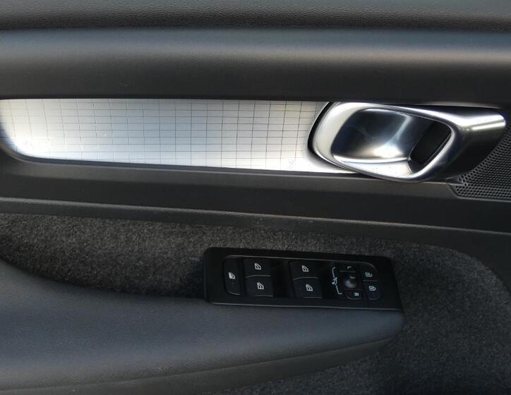 Volvo XC40 9