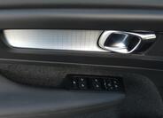 Volvo XC40 9