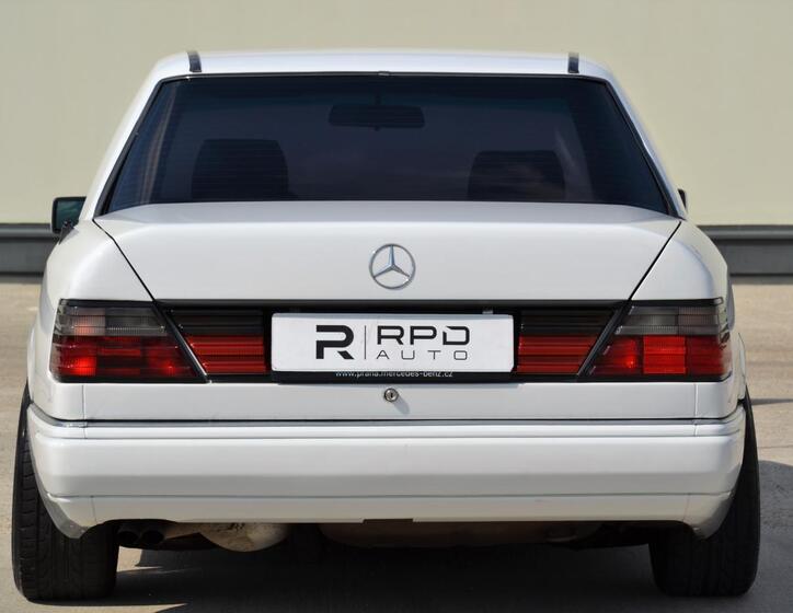 Mercedes-Benz 124 5