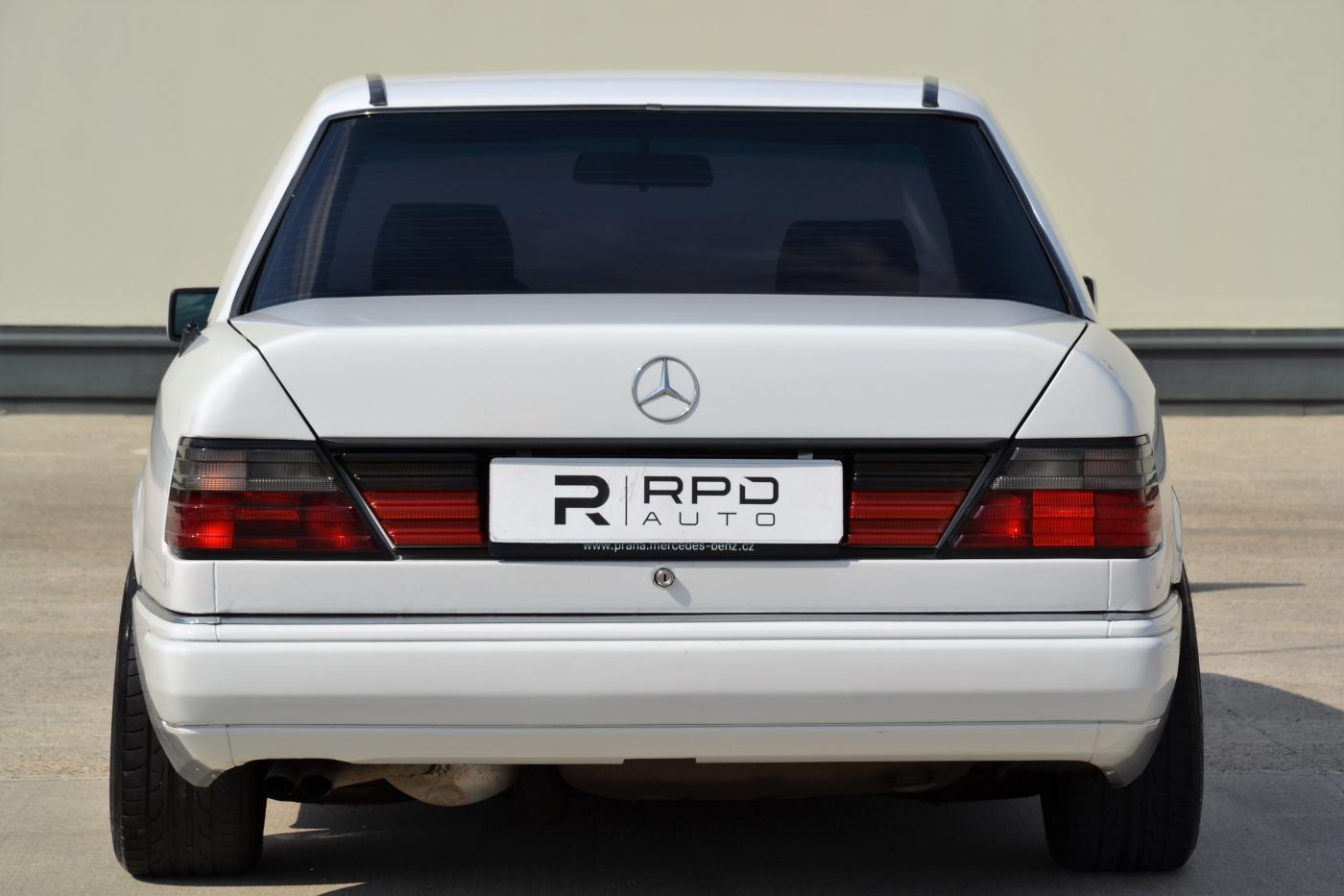 Mercedes-Benz 124