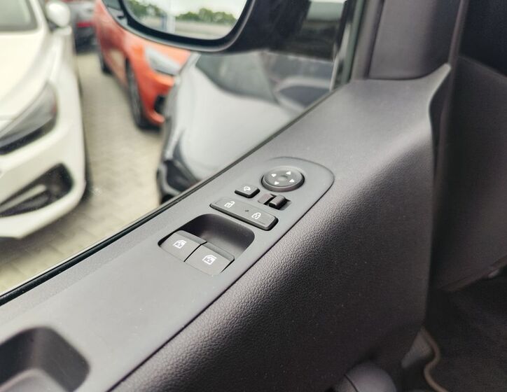 Hyundai Staria 35