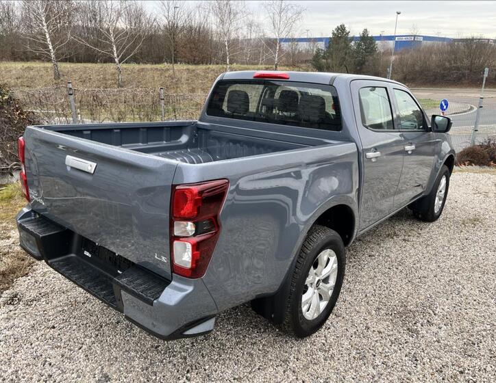 Isuzu D-Max 7