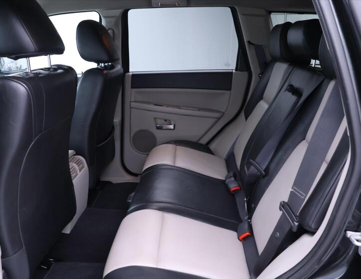 Jeep Grand Cherokee 16