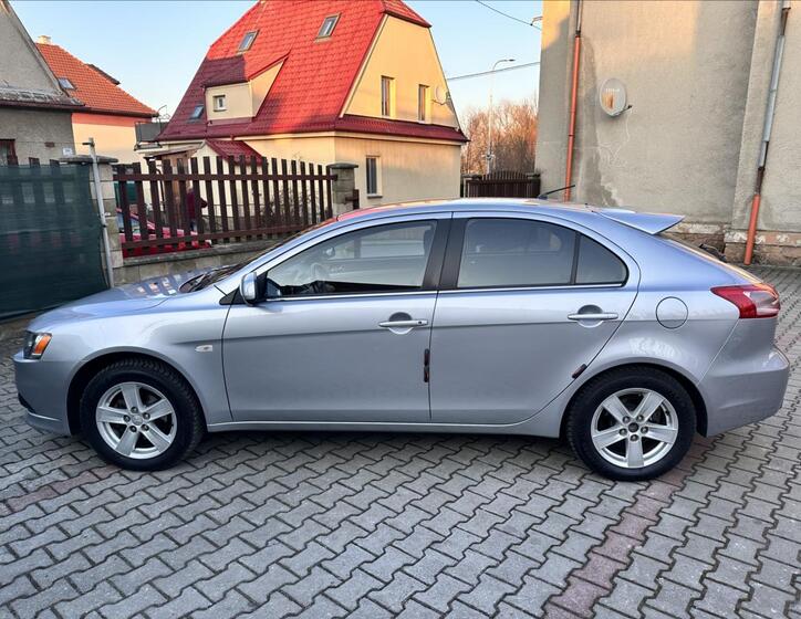 Mitsubishi Lancer 8