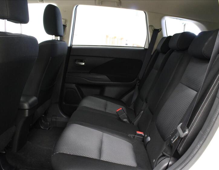 Mitsubishi Outlander 14