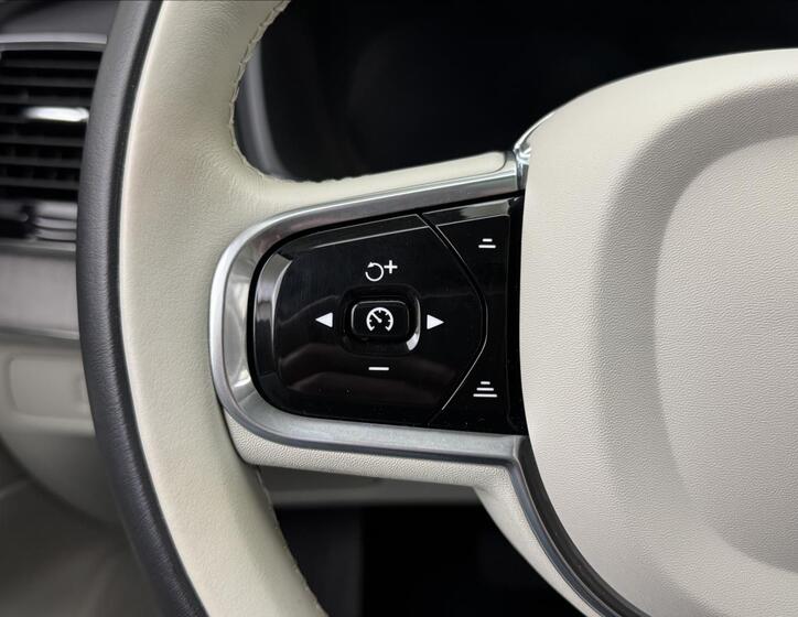 Volvo XC90 11