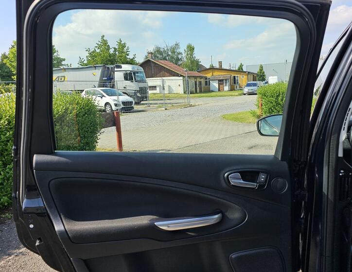 Ford Galaxy 27