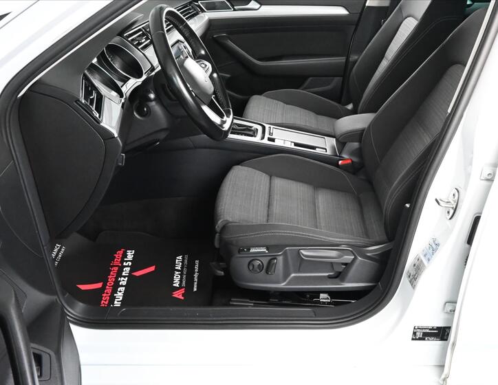 Volkswagen Passat 9