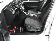 Volkswagen Passat 9