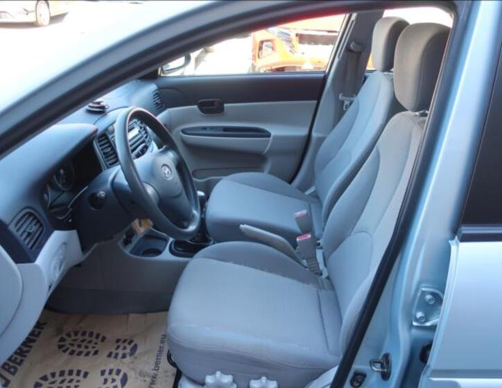 Hyundai Accent 11