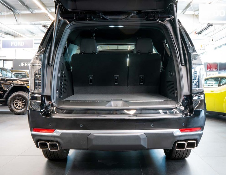 Chevrolet Suburban 6