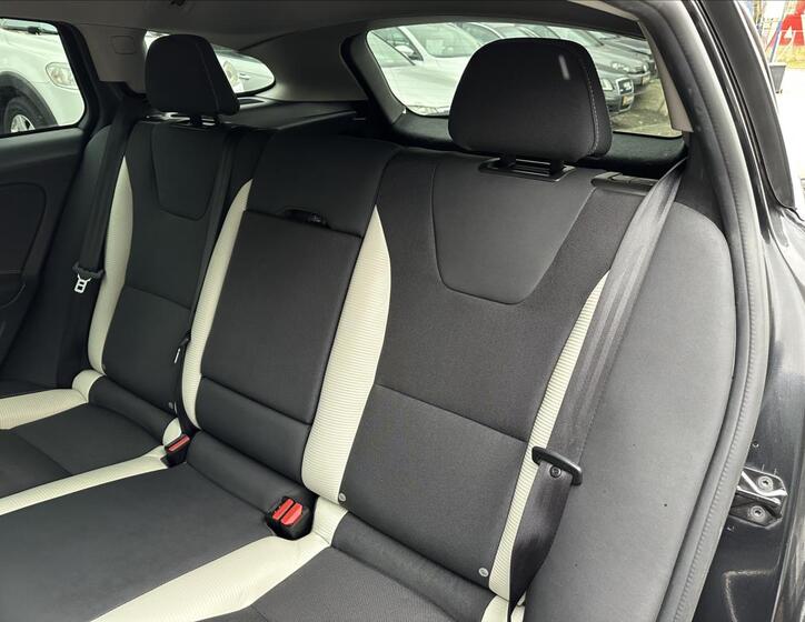 Volvo V60 23
