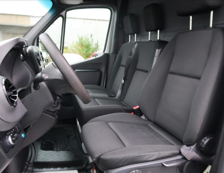 Mercedes-Benz Sprinter 10